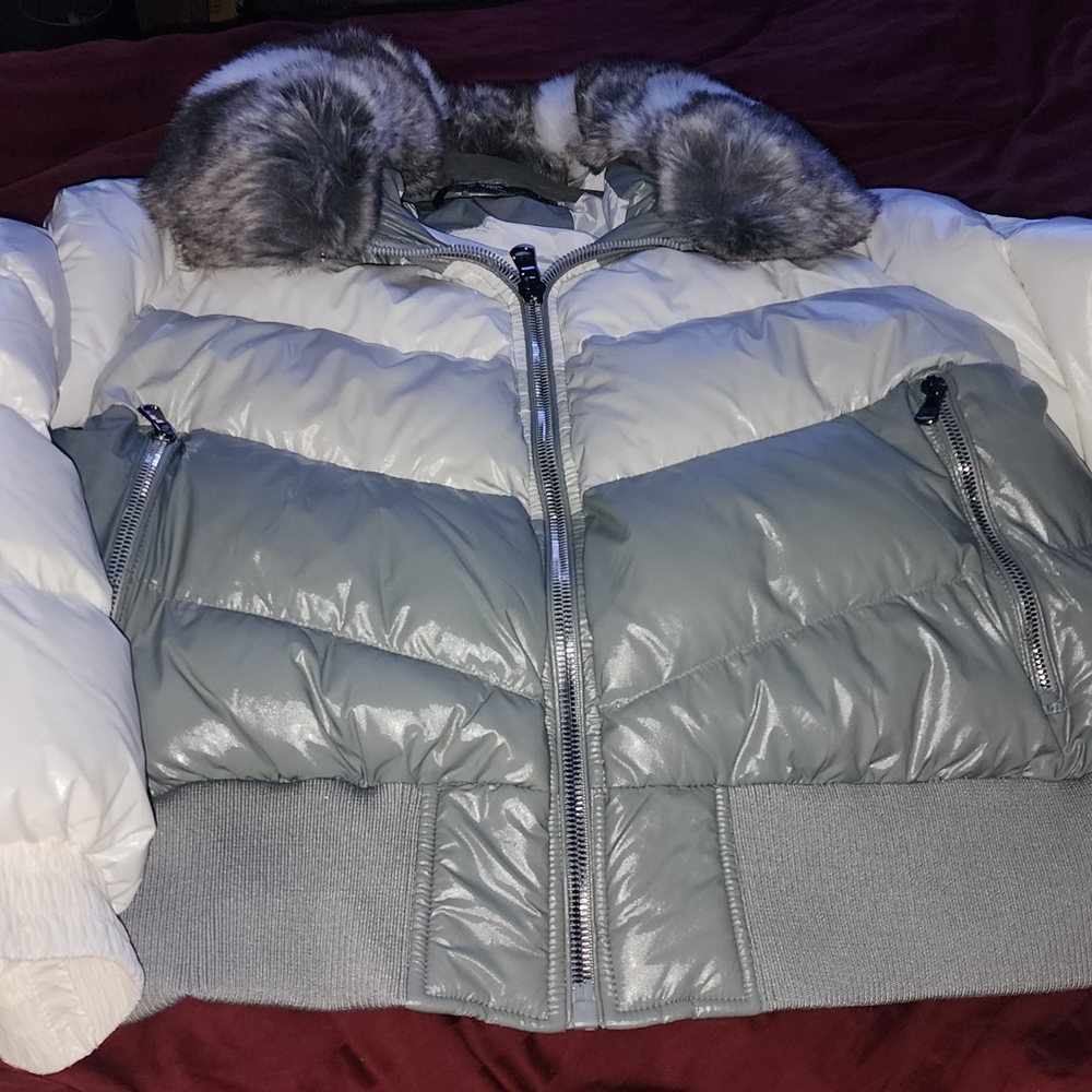 Stylish Gray and White Women's Puffer Jacket